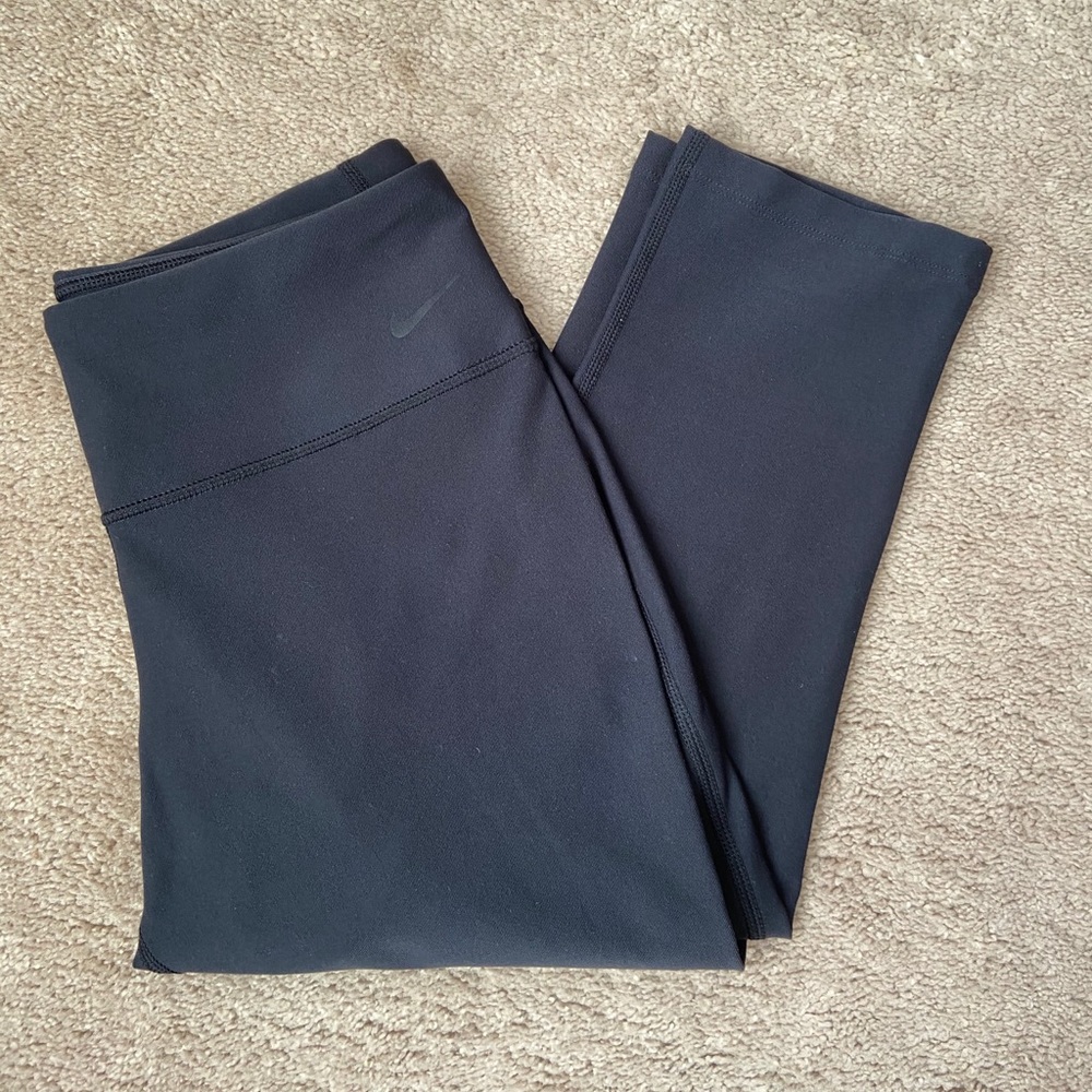 Nike Golf Tour Performance Capri Leggings black size small